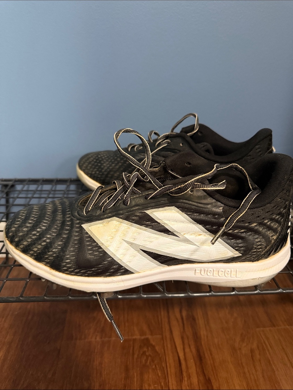 Men’s size 10 New Balance Metal Baseball Cleats